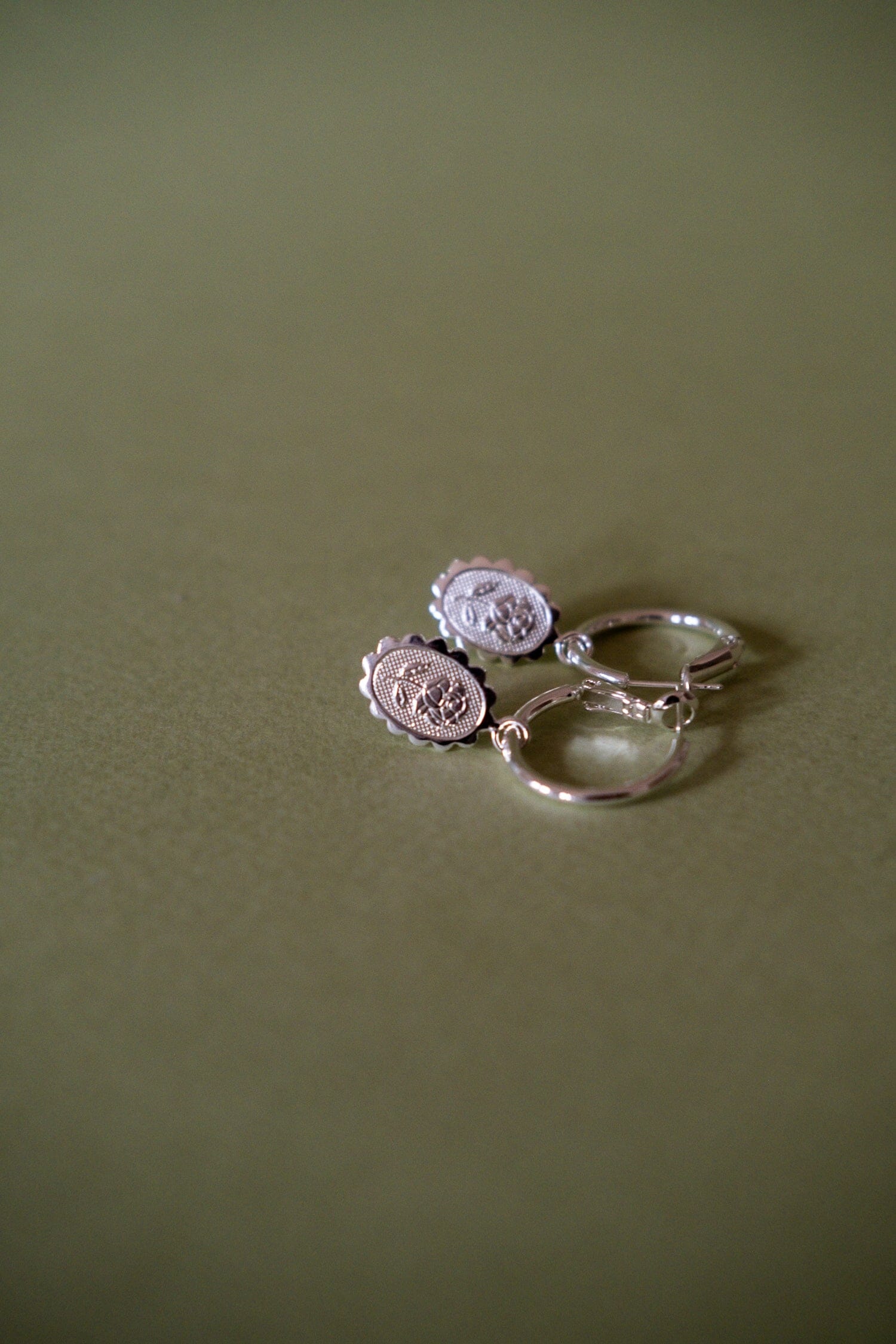 Mini Créoles Thémis Fleurs Argent Boucles d'Oreilles Monsieur Simone