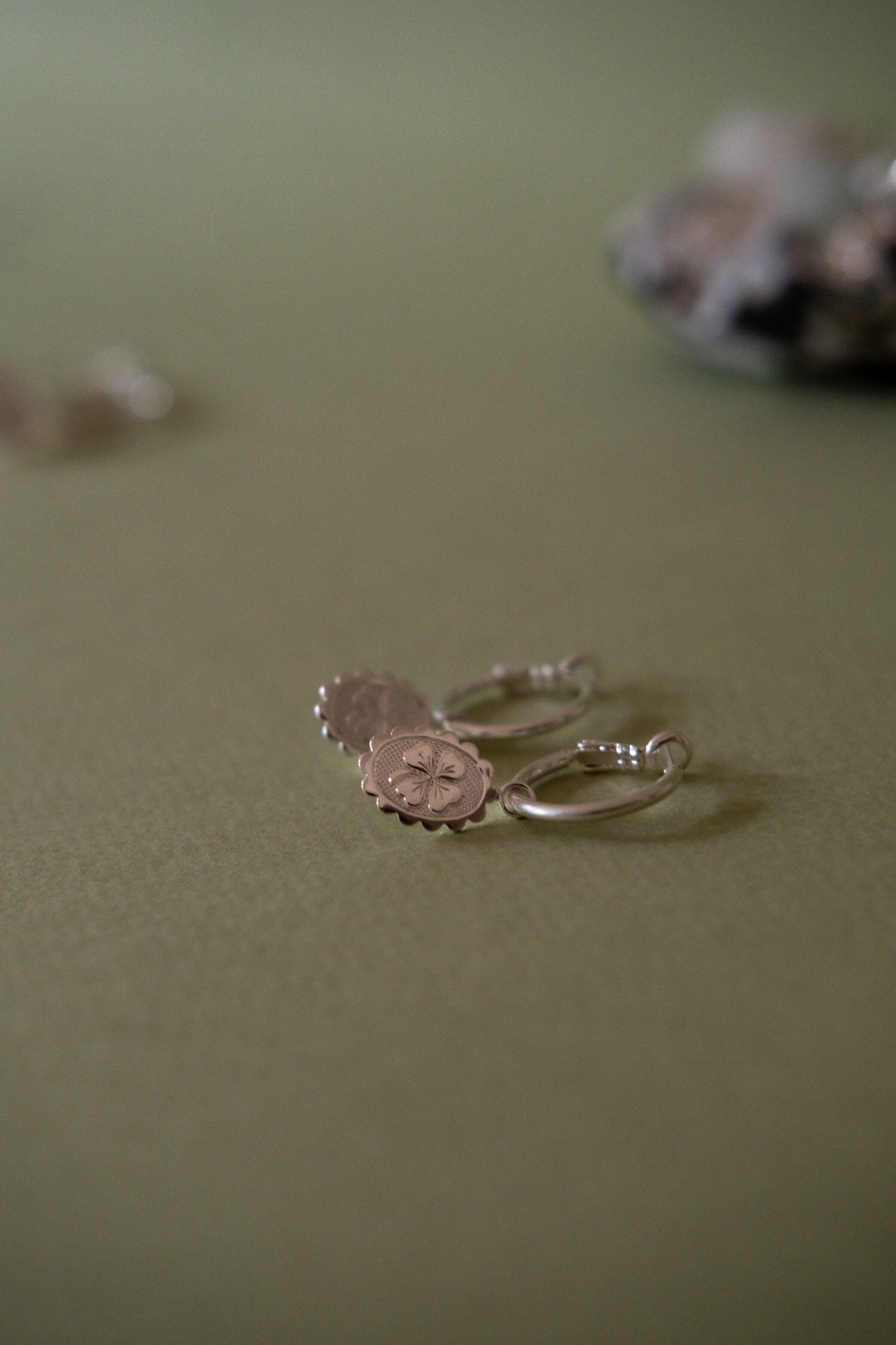 Mini Créoles Thémis Trèfles Argent Boucles d'Oreilles Monsieur Simone