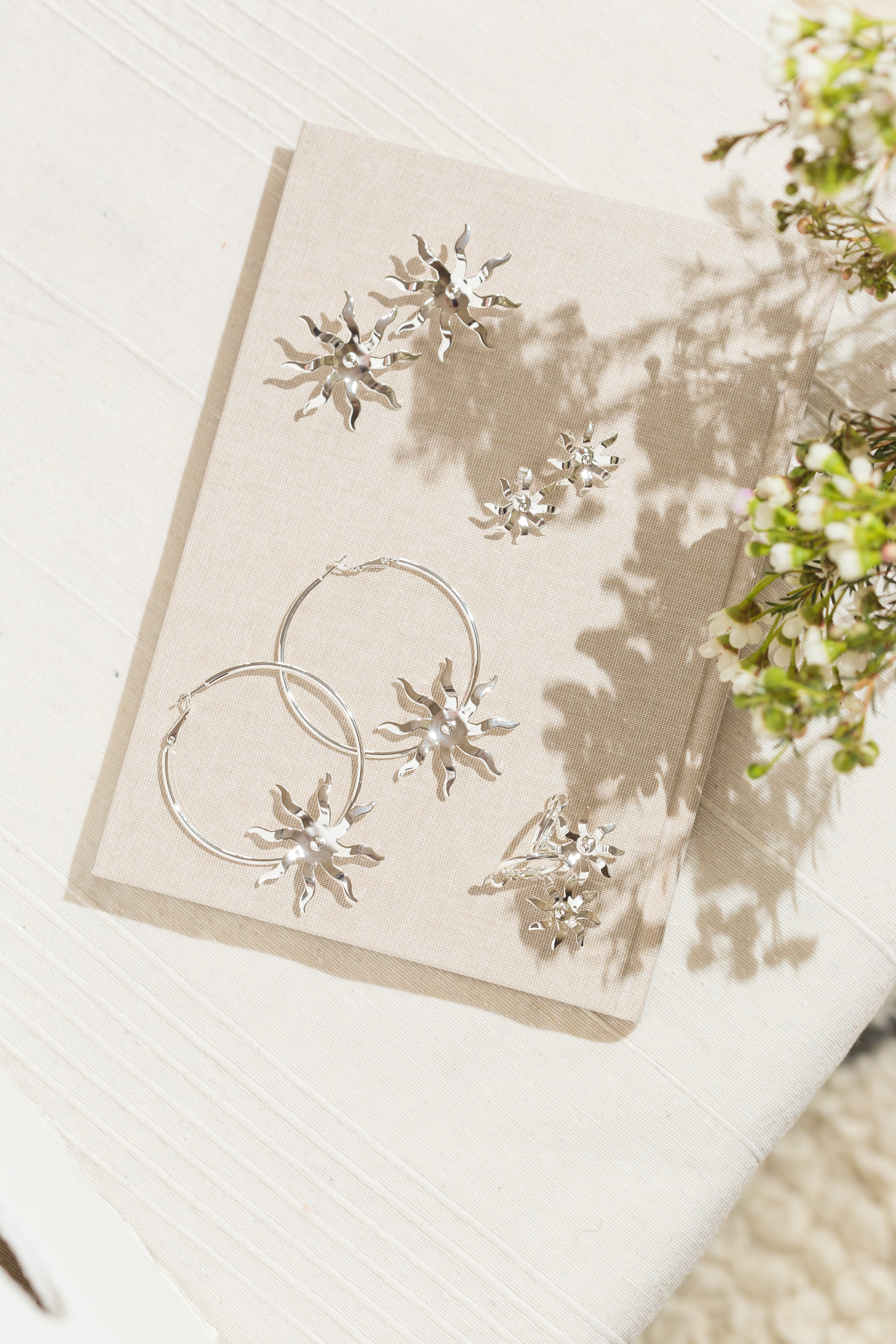Maxi Boucles d'Oreilles Puces Éos Argent Soleils Boucles d'Oreilles Monsieur Simone