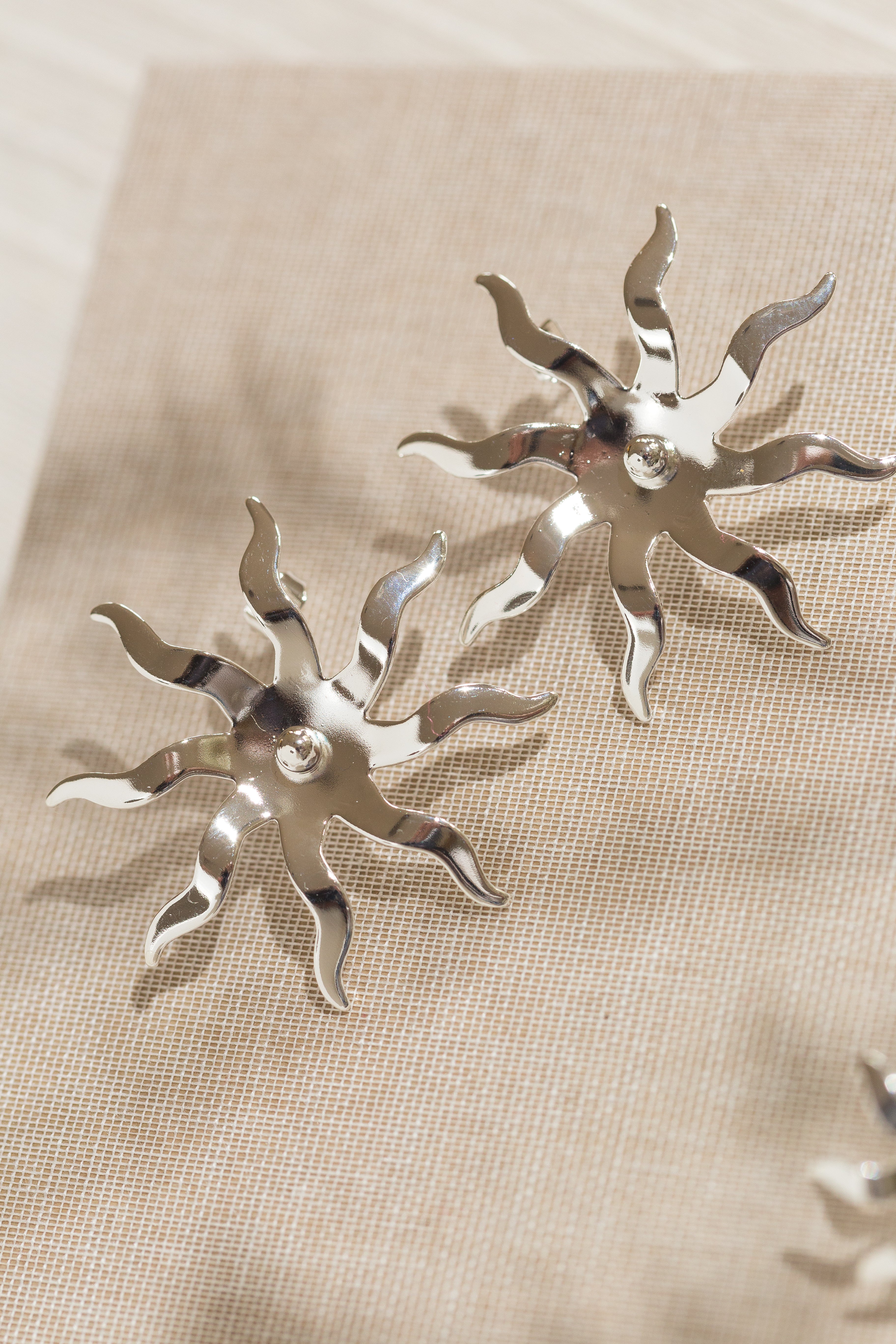 Maxi Boucles d'Oreilles Puces Éos Argent Soleils Boucles d'Oreilles Monsieur Simone