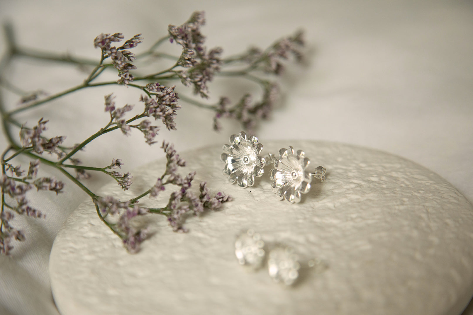 Maxi Boucles d'Oreilles Puces Théia Argent Fleurs Boucles d'Oreilles Monsieur Simone