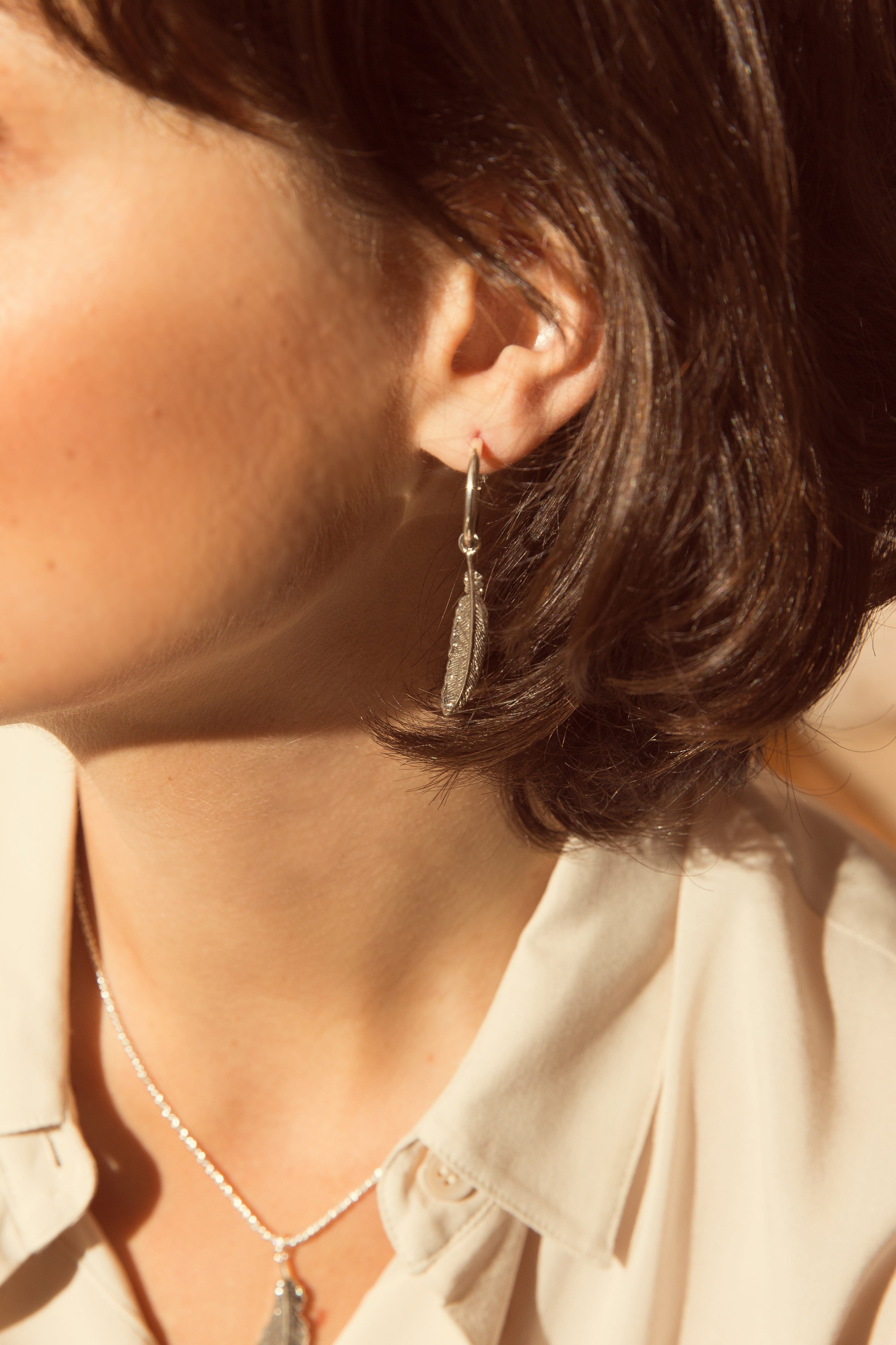 Mini Créoles Phébé Argent Plumes Boucles d'Oreilles Monsieur Simone