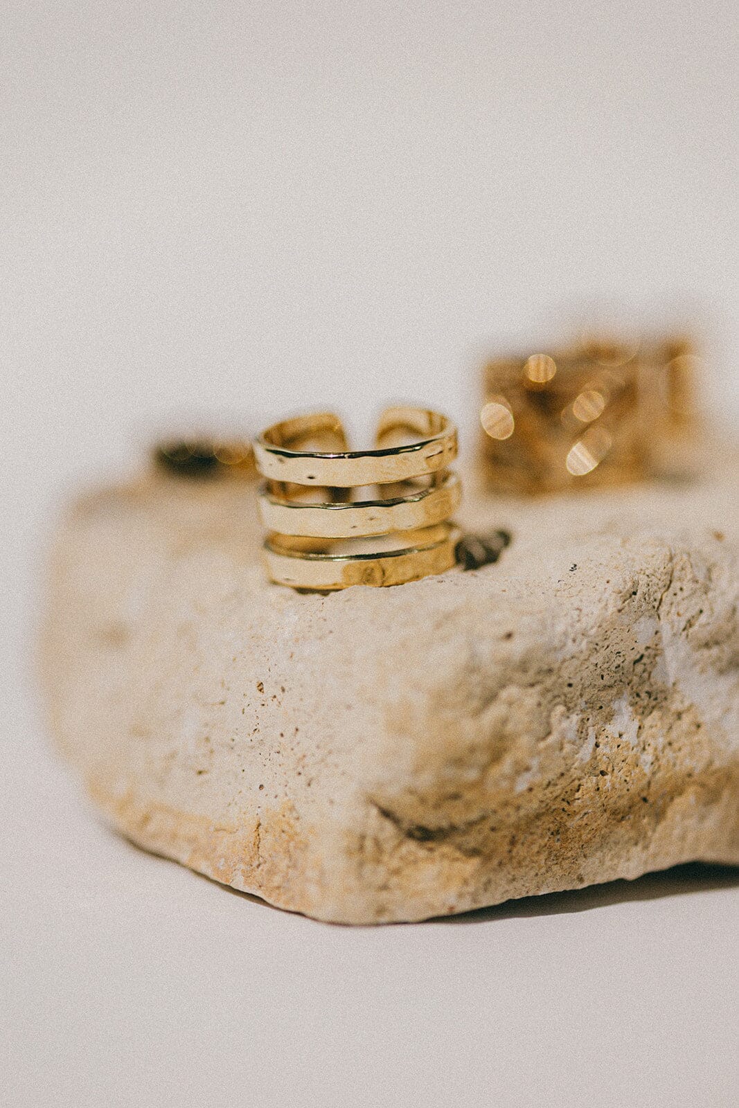 Bague Enzo Or Martelée Ajustable Bagues Monsieur Simone