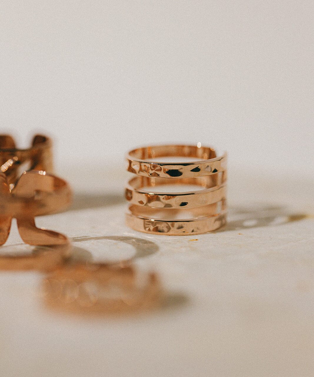 Bague Enzo Or Rose Martelée Ajustable Bagues Monsieur Simone