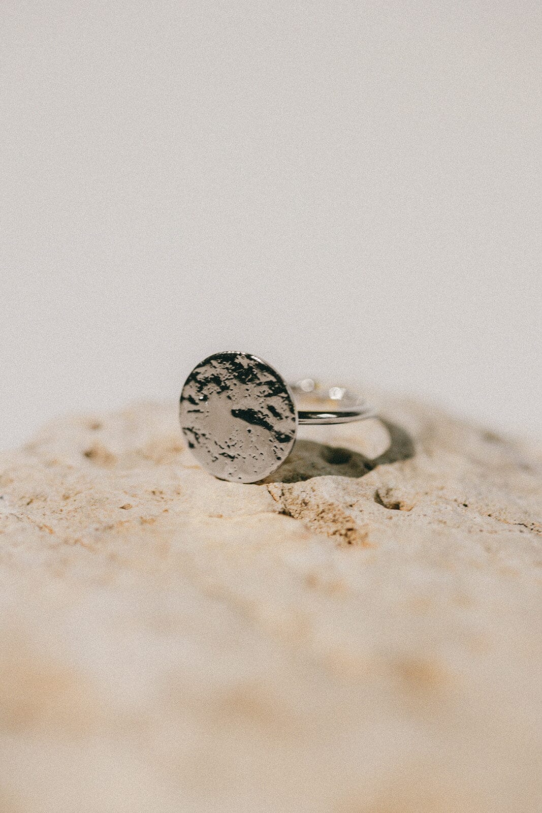 Bague Hestia Argent Rond Martelé Ajustable Bagues Monsieur Simone