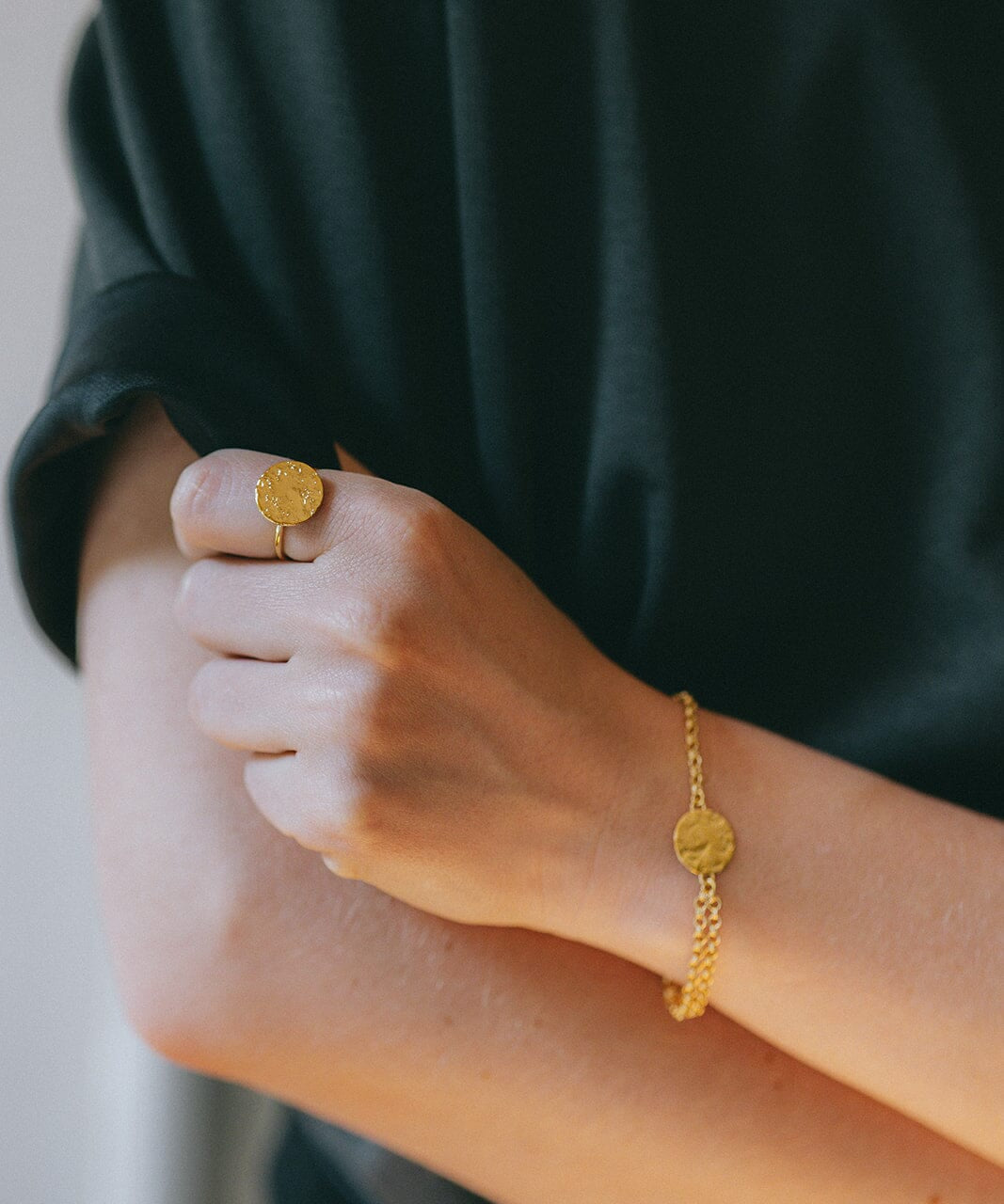 Bague Hestia Or Rond Martelé Ajustable Bagues Monsieur Simone