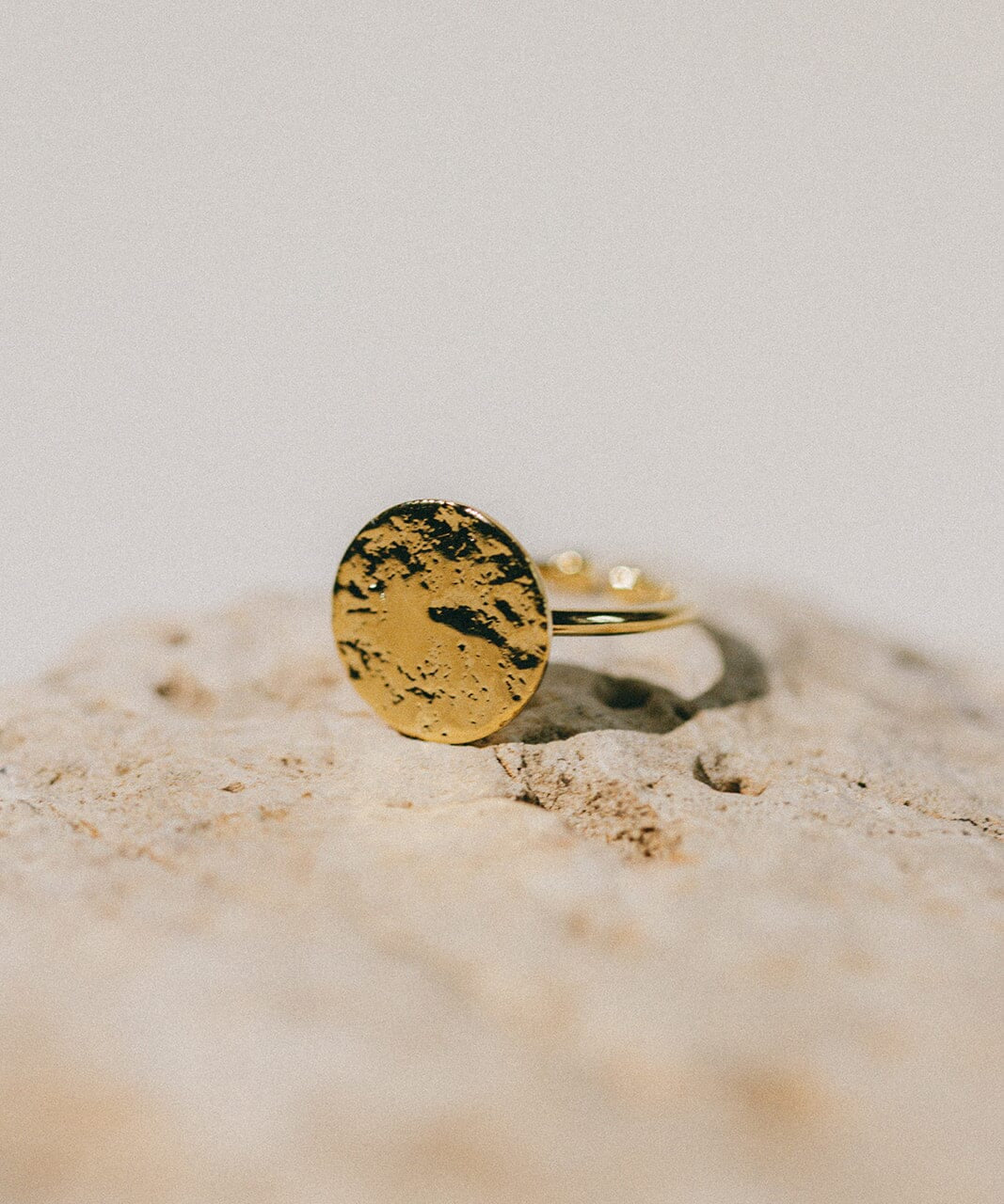 Bague Hestia Or Rond Martelé Ajustable Bagues Monsieur Simone