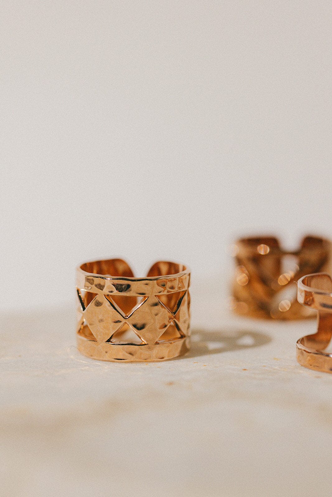 Bague Lou Or Rose Martelée Ajustable Bagues Monsieur Simone