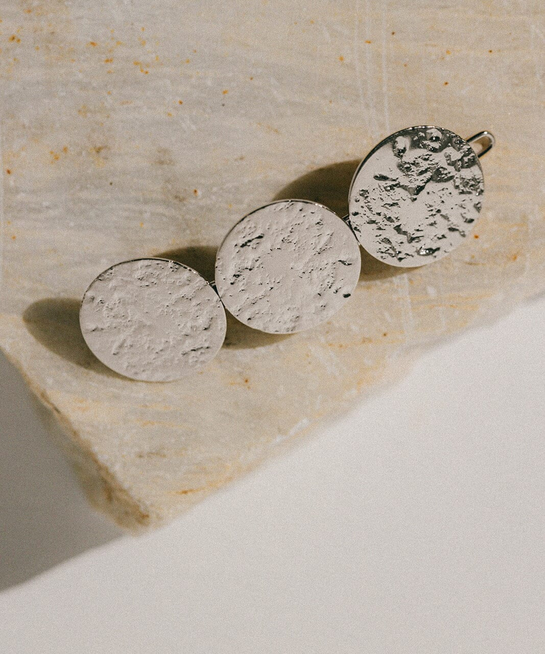 Barrette Hestia Argent Ronds Martelés Accessoires Monsieur Simone