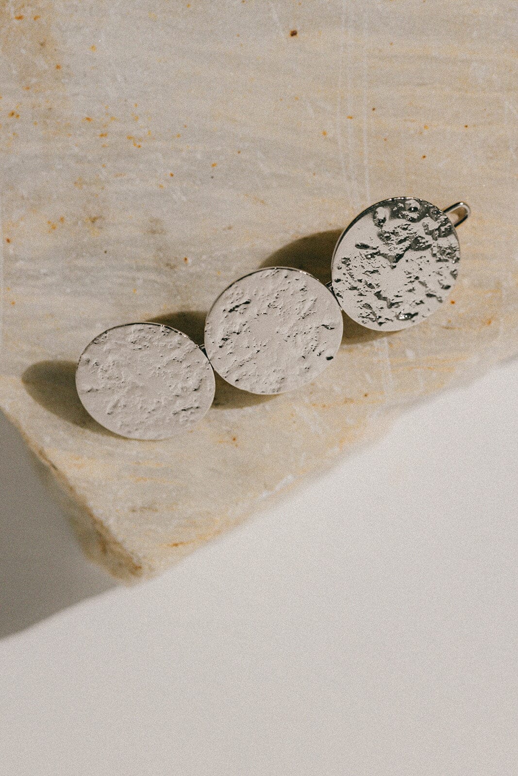 Barrette Hestia Argent Ronds Martelés Accessoires Monsieur Simone