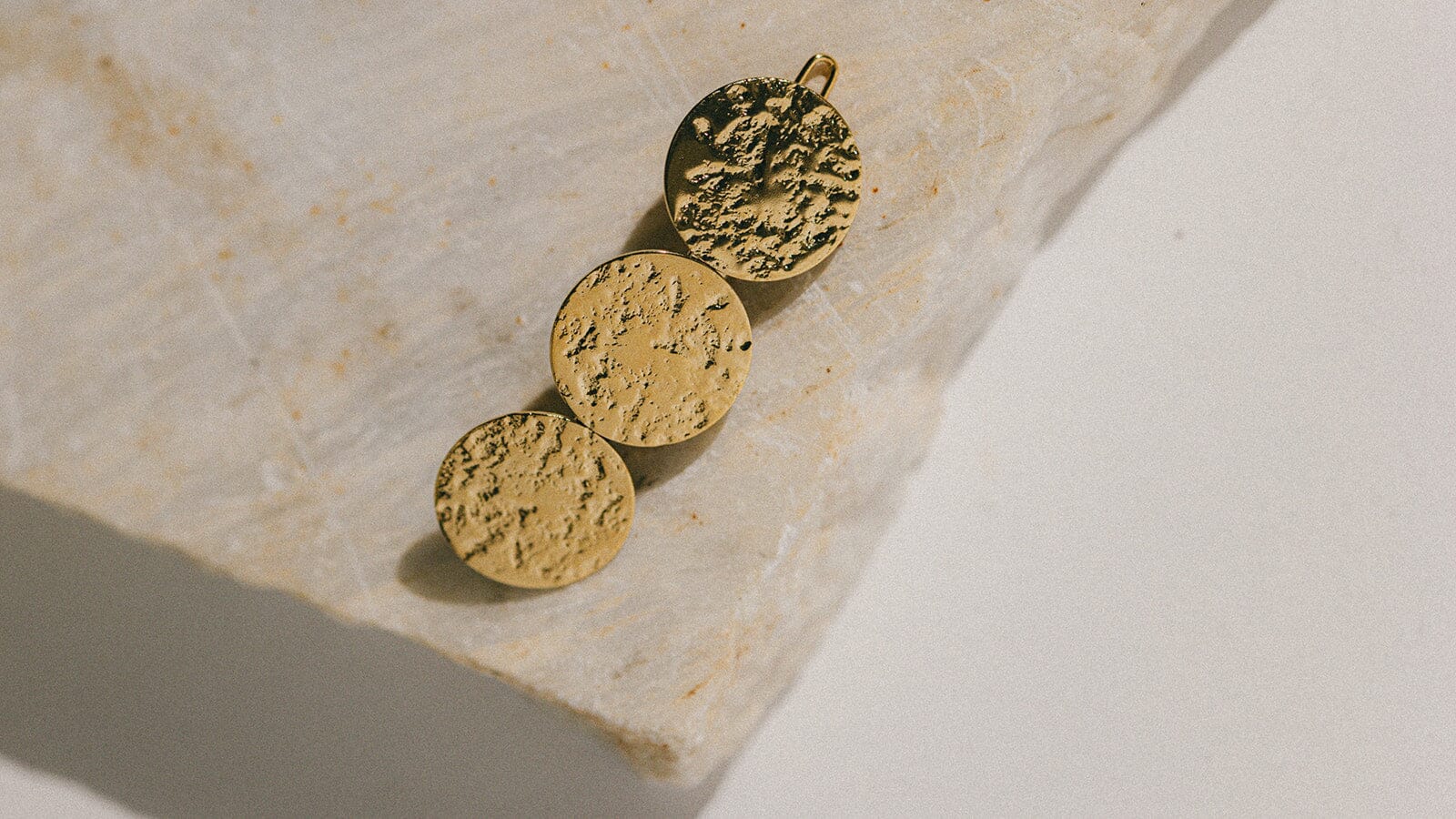 Barrette Hestia Or Ronds Martelés Accessoires Monsieur Simone