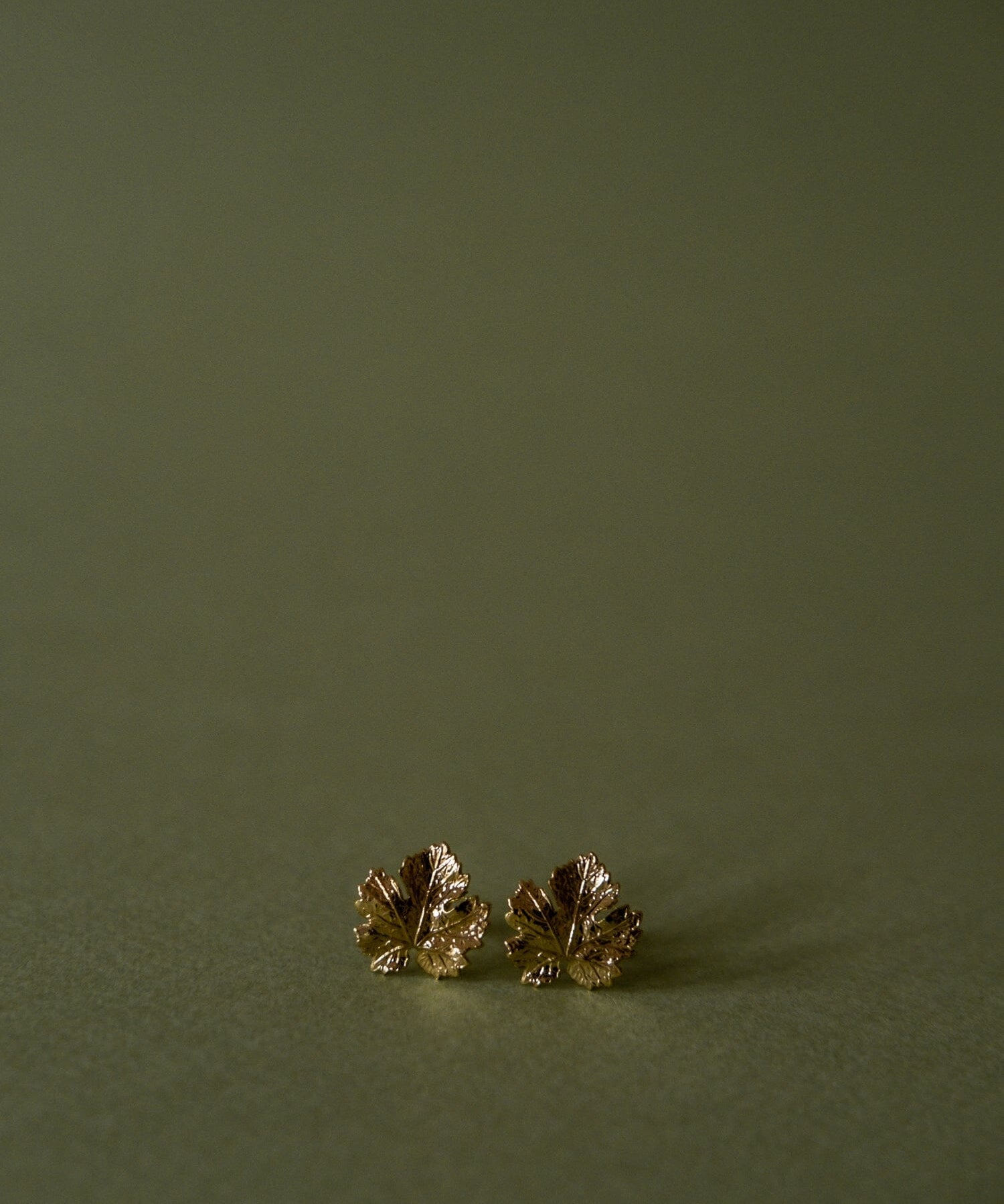 Boucles d'Oreilles Puces Héra Or Feuilles Boucles d'Oreilles Monsieur Simone