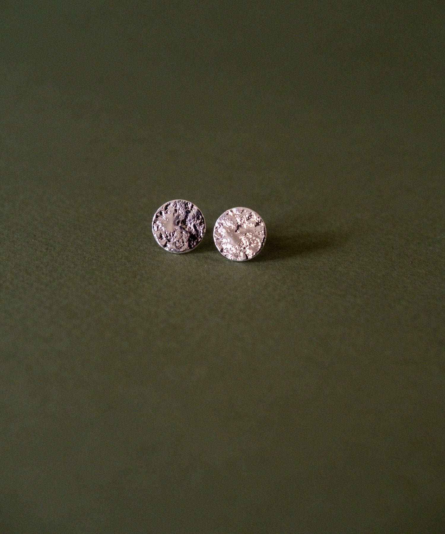 Boucles d'Oreilles Puces Hestia Argent Ronds Martelés Boucles d'Oreilles Monsieur Simone