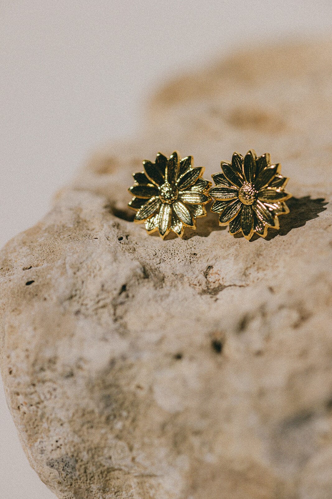 Boucles d'Oreilles Puces Maïa Or Fleurs Boucles d'Oreilles Monsieur Simone