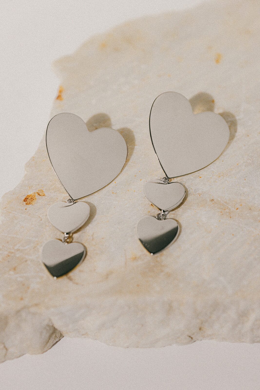 Boucles d'Oreilles Puces Pendantes Aphrodite Argent Coeurs Boucles d'Oreilles Monsieur Simone