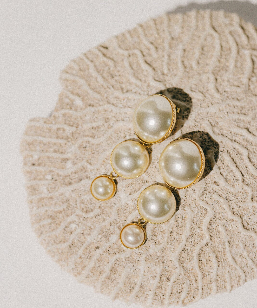 Boucles d'Oreilles Puces Pendantes Nélya Or Perles Boucles d'Oreilles Monsieur Simone