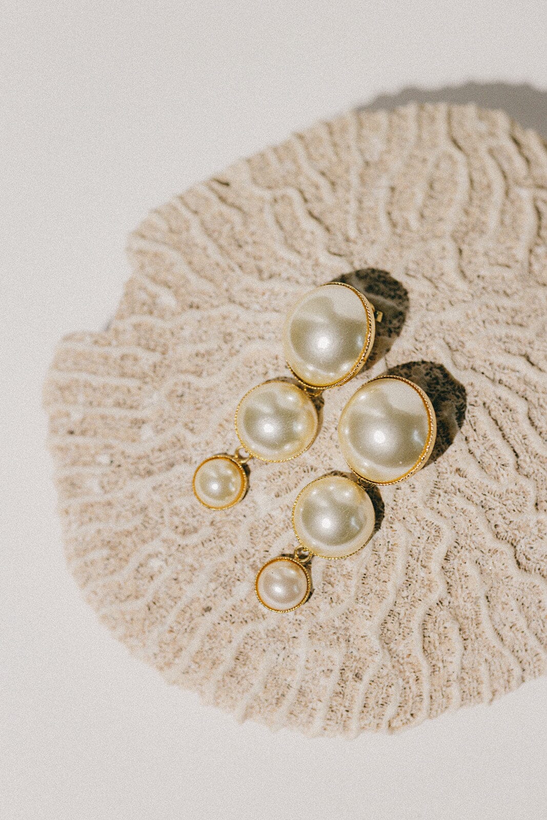 Boucles d'Oreilles Puces Pendantes Nélya Or Perles Boucles d'Oreilles Monsieur Simone