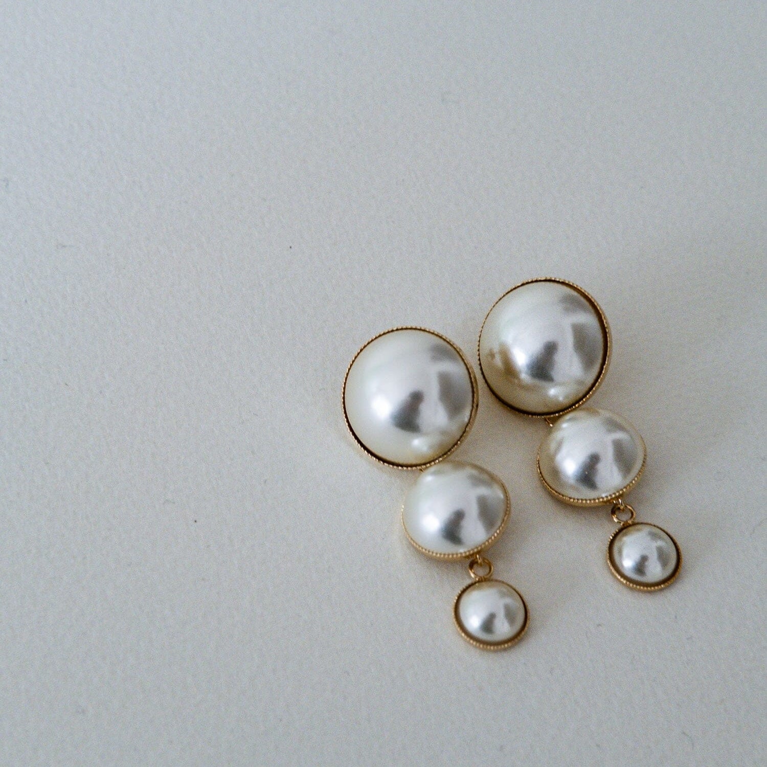 Boucles d'Oreilles Puces Pendantes Nélya Or Perles Boucles d'Oreilles Monsieur Simone