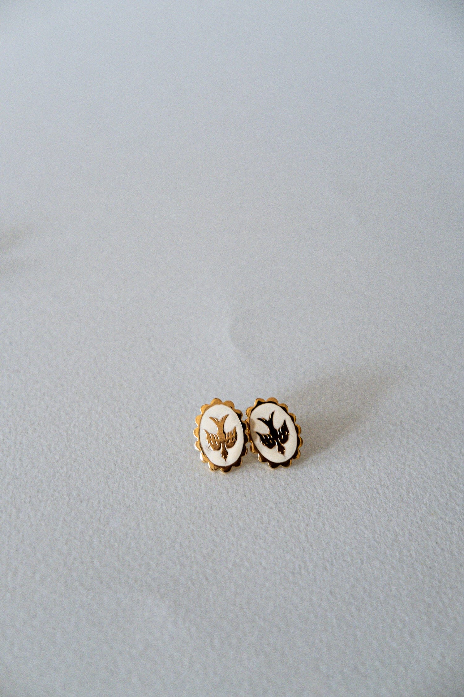 Boucles d'Oreilles Puces Thémis Colombes Or Ivoire Boucles d'Oreilles Monsieur Simone