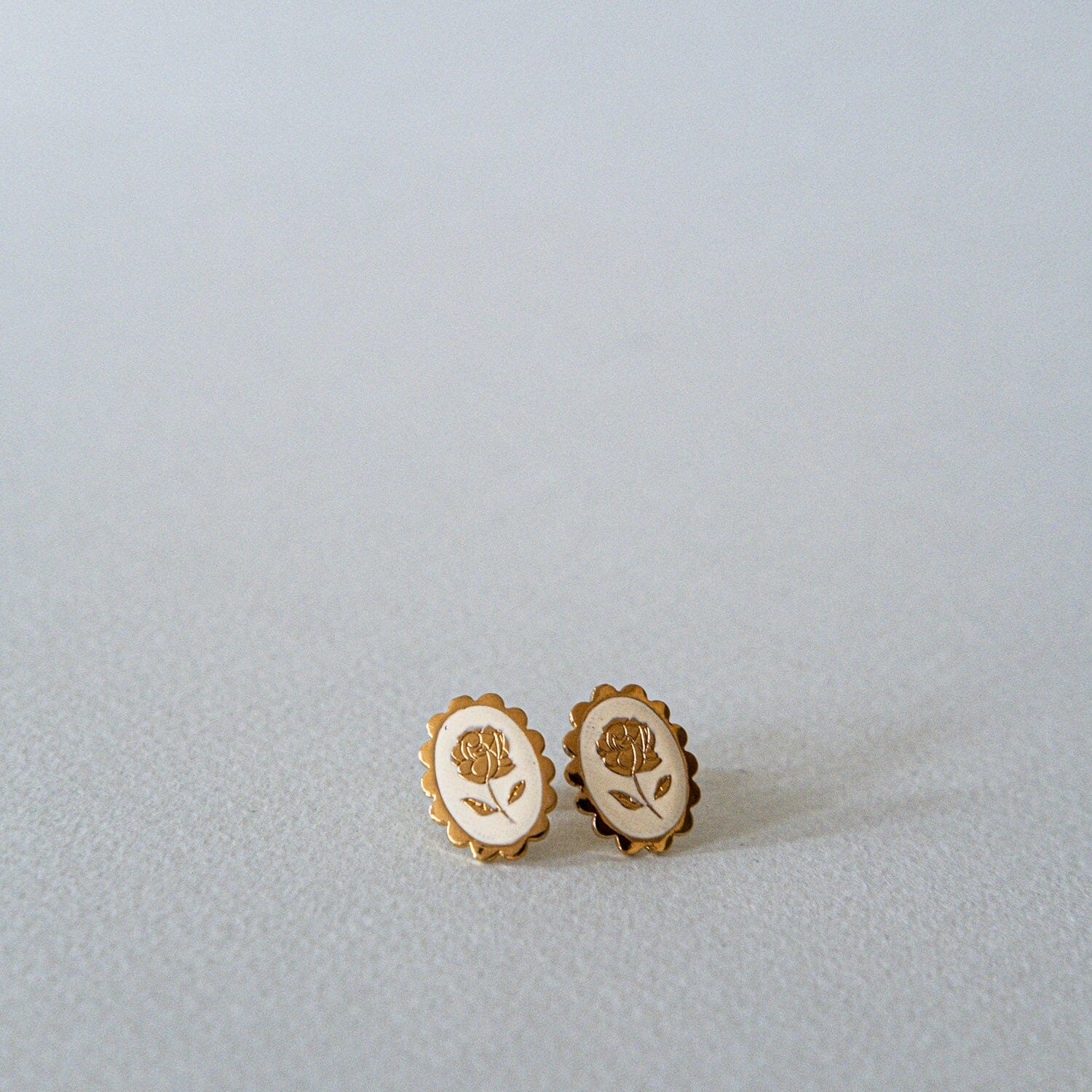 Boucles d'Oreilles Puces Thémis Fleurs Or Ivoire Boucles d'Oreilles Monsieur Simone