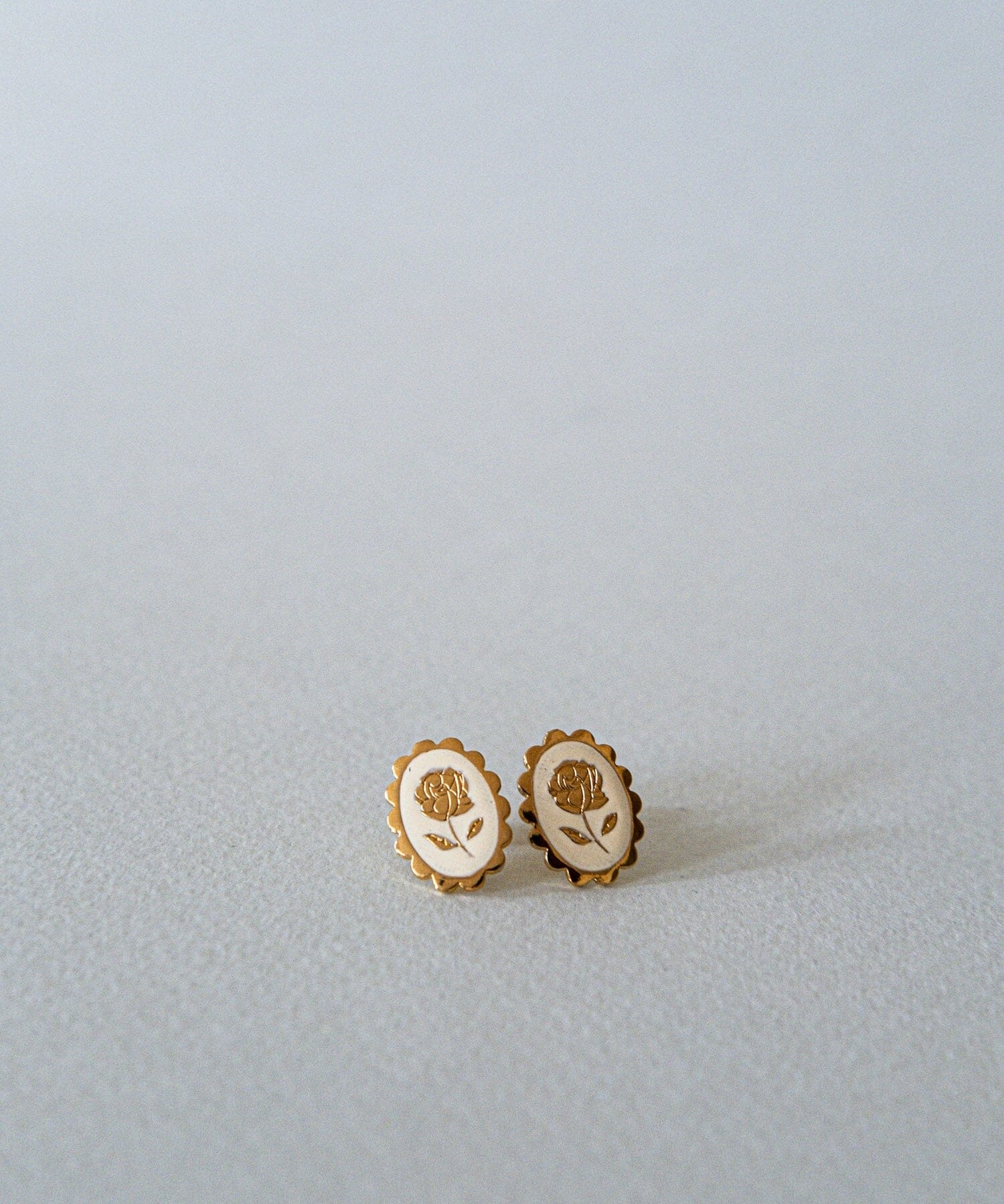 Boucles d'Oreilles Puces Thémis Fleurs Or Ivoire Boucles d'Oreilles Monsieur Simone