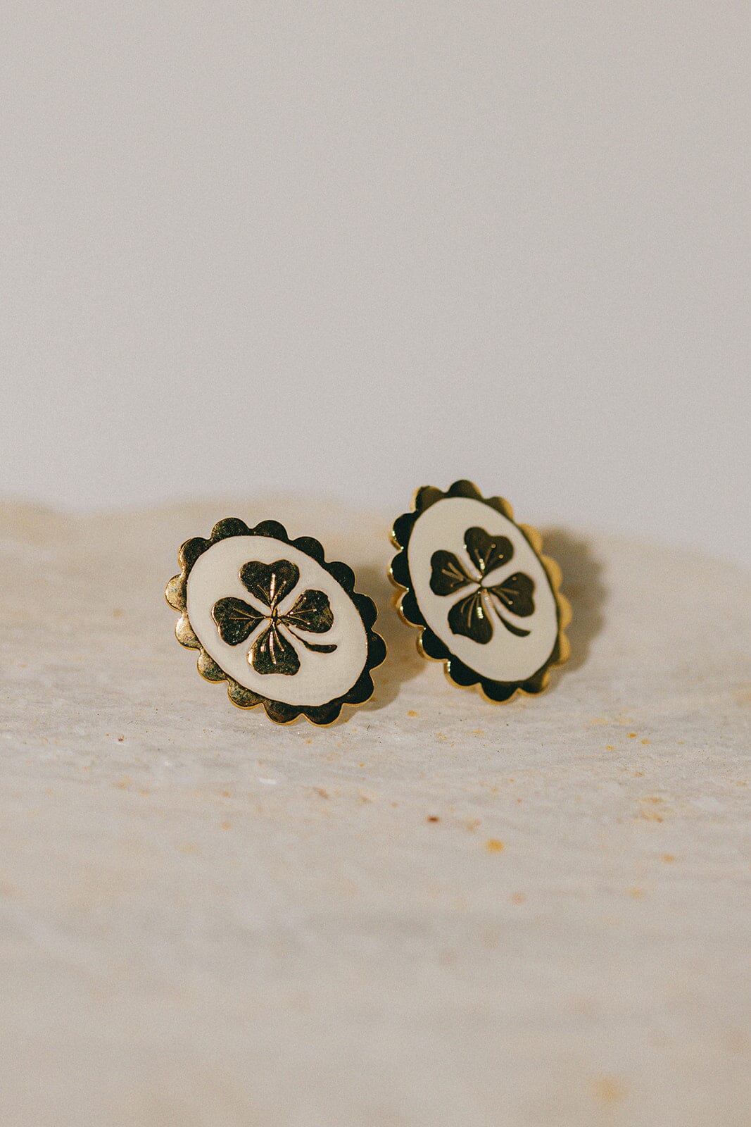 Boucles d'Oreilles Puces Thémis Trèfles Or Ivoire Boucles d'Oreilles Monsieur Simone