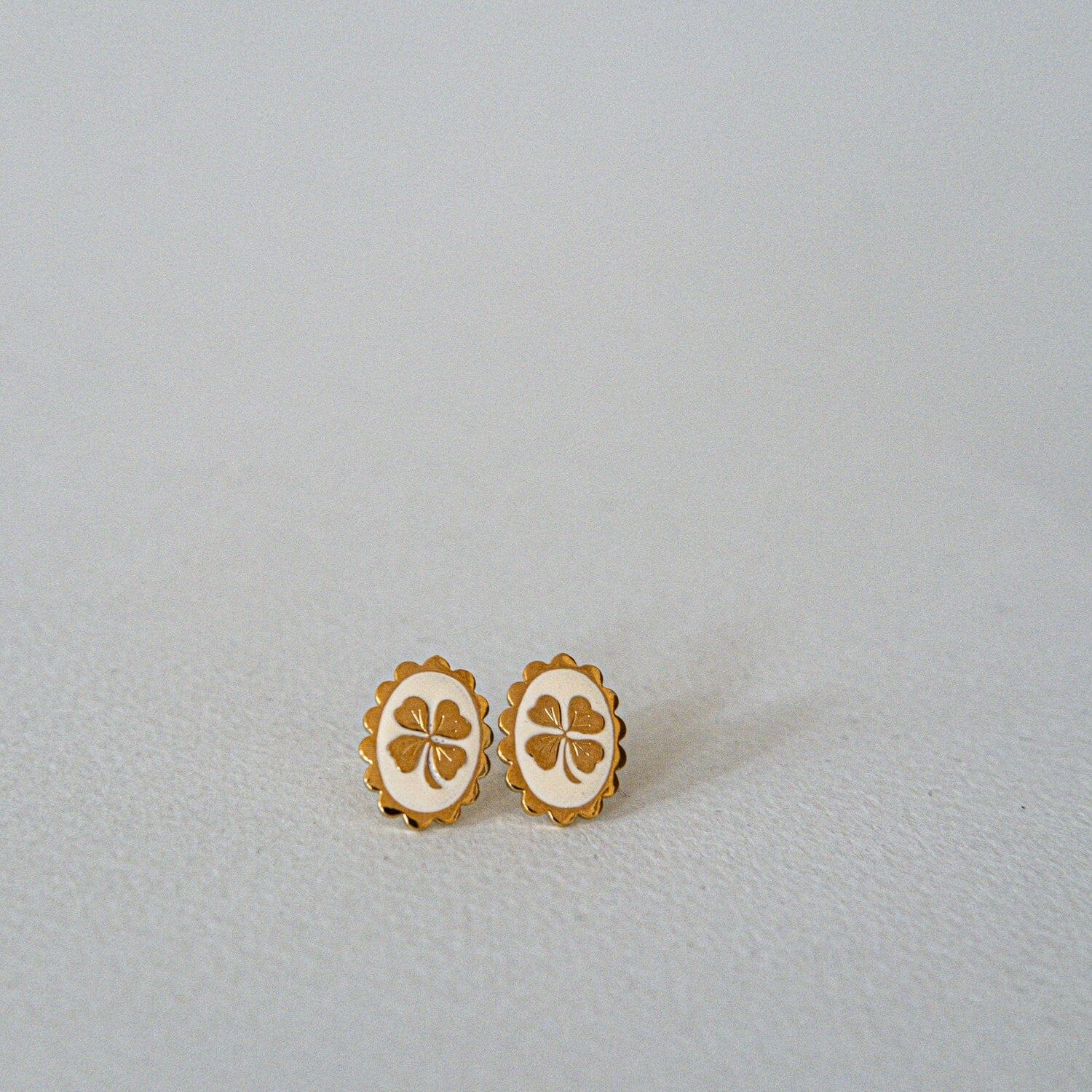 Boucles d'Oreilles Puces Thémis Trèfles Or Ivoire Boucles d'Oreilles Monsieur Simone