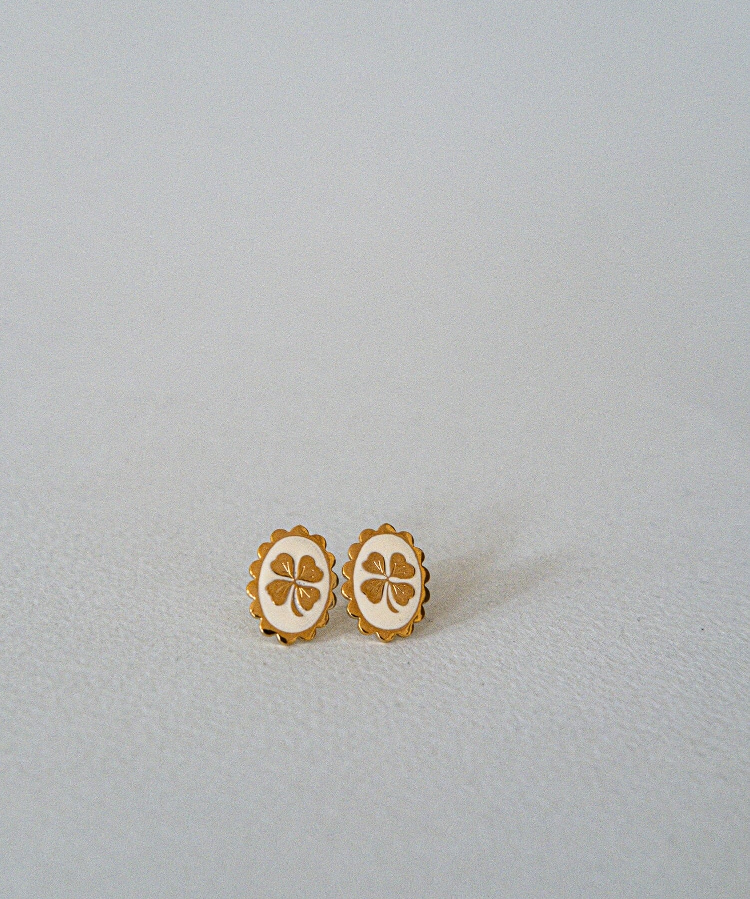 Boucles d'Oreilles Puces Thémis Trèfles Or Ivoire Boucles d'Oreilles Monsieur Simone