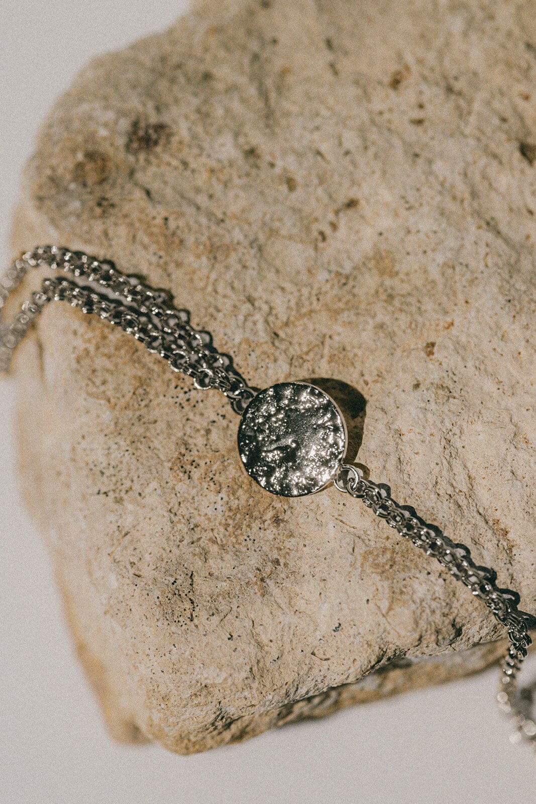 Bracelet Hestia Argent Rond Martelé Bracelets Monsieur Simone