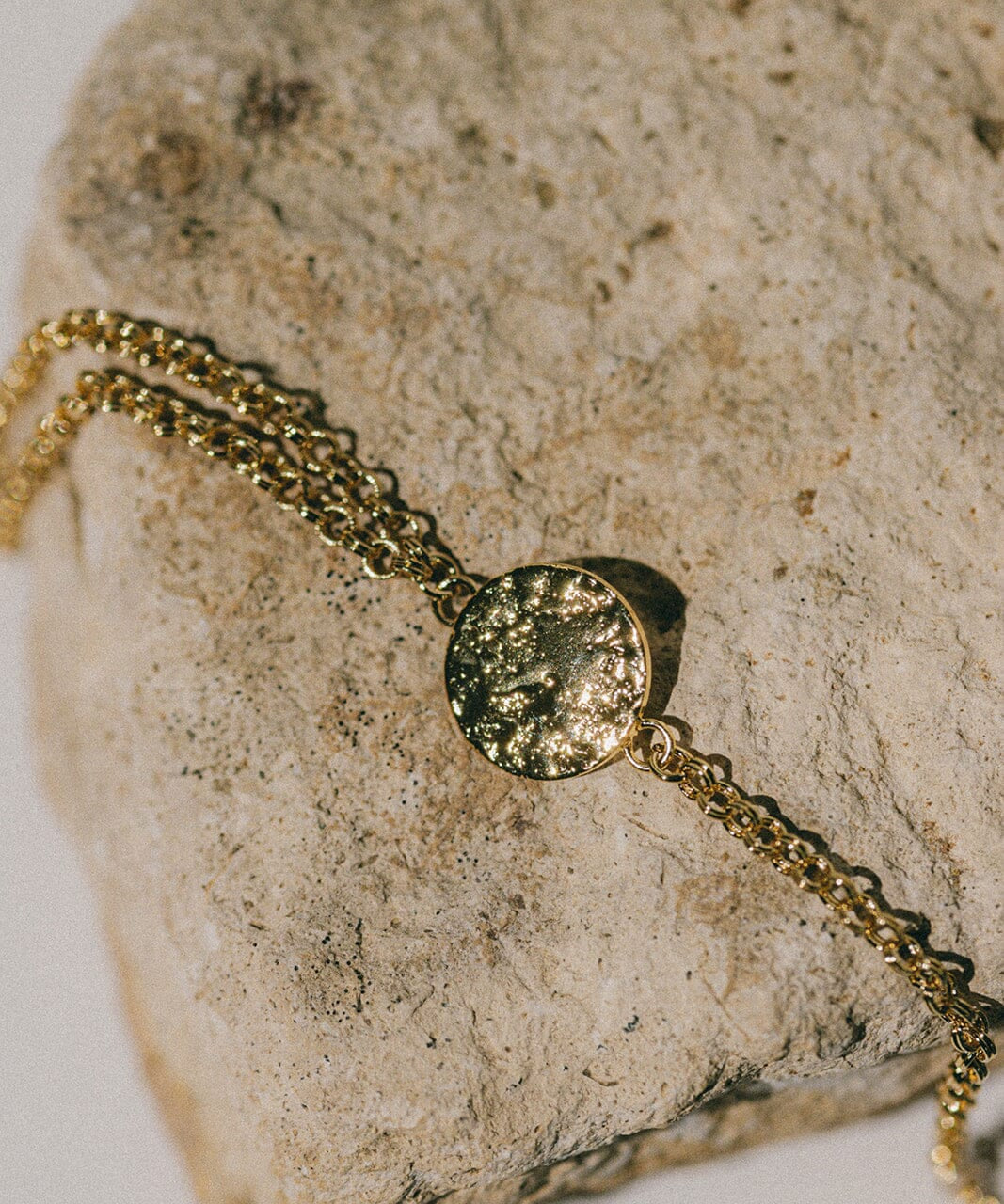 Bracelet Hestia Or Rond Martelé Bracelets Monsieur Simone