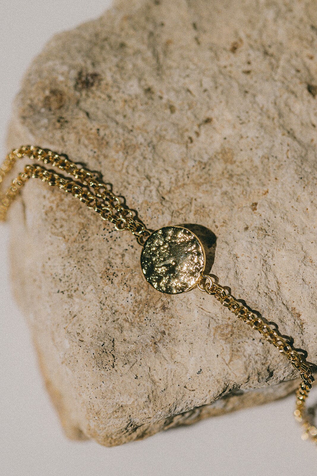 Bracelet Hestia Or Rond Martelé Bracelets Monsieur Simone