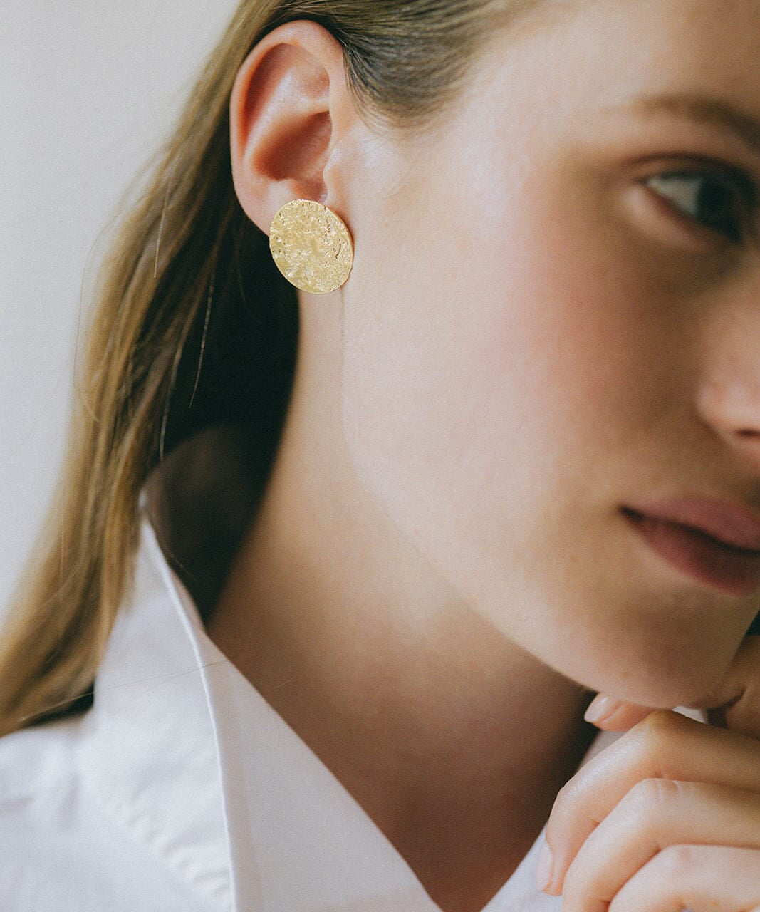 Maxi Boucles d'Oreilles Puces Hestia Or Ronds Martelés Boucles d'Oreilles Monsieur Simone