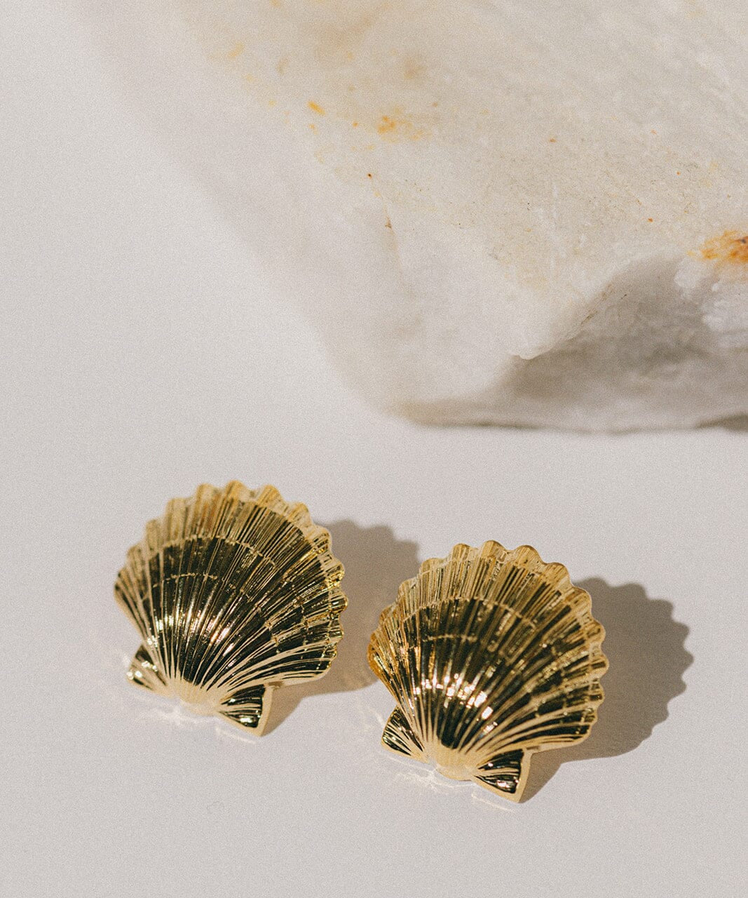 Maxi Boucles d'Oreilles Puces Nérée Or Coquillages Boucles d'Oreilles Monsieur Simone