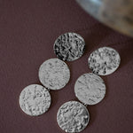 Maxi Boucles d'Oreilles Puces Pendantes Hestia Argent Ronds Martelés Boucles d'Oreilles Monsieur Simone