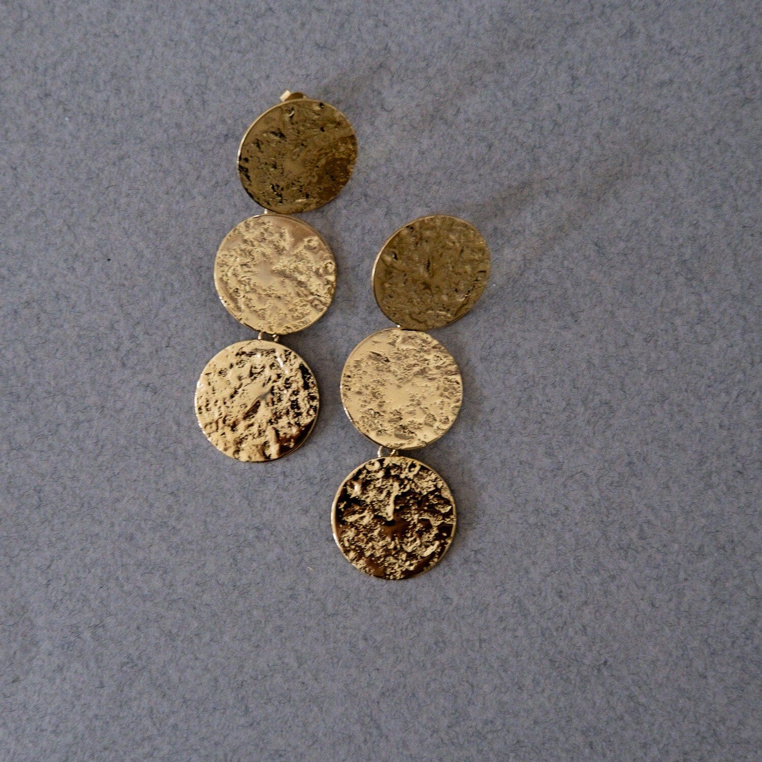 Maxi Boucles d'Oreilles Puces Pendantes Hestia Or Ronds Martelés Boucles d'Oreilles Monsieur Simone
