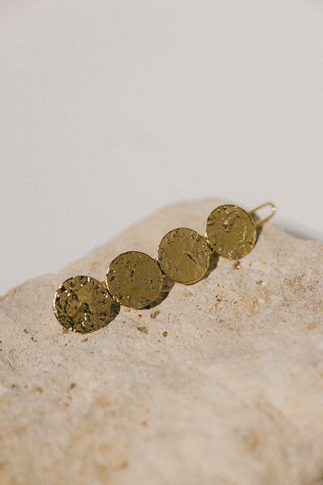 Mini Barrette Hestia Or Ronds Martelés Accessoires Monsieur Simone