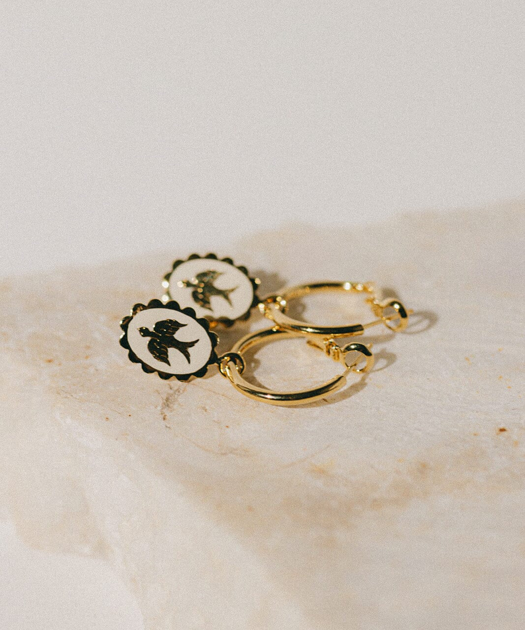 Mini Créoles Thémis Colombes Or Ivoire Boucles d'Oreilles Monsieur Simone