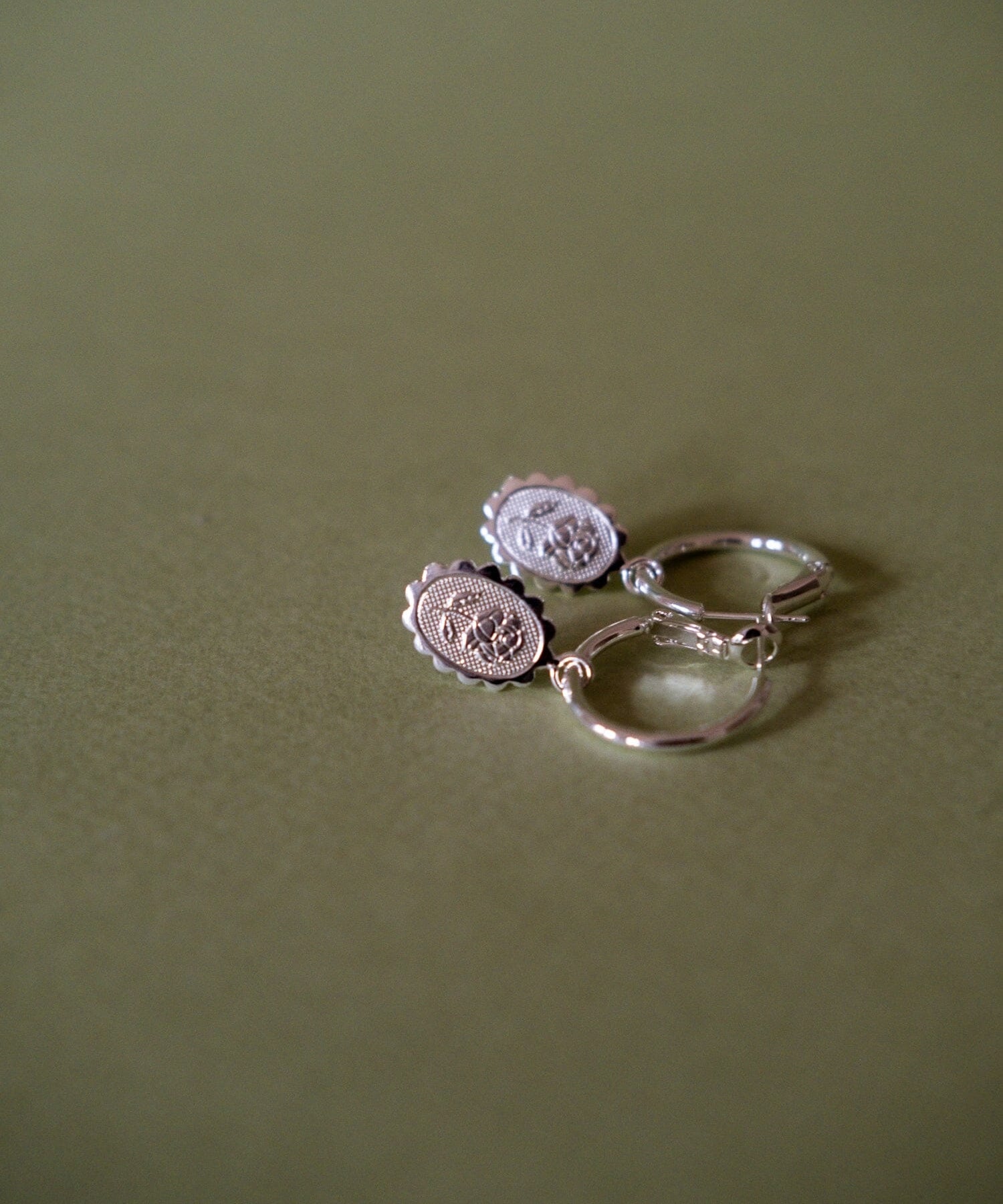 Mini Créoles Thémis Fleurs Argent Boucles d'Oreilles Monsieur Simone