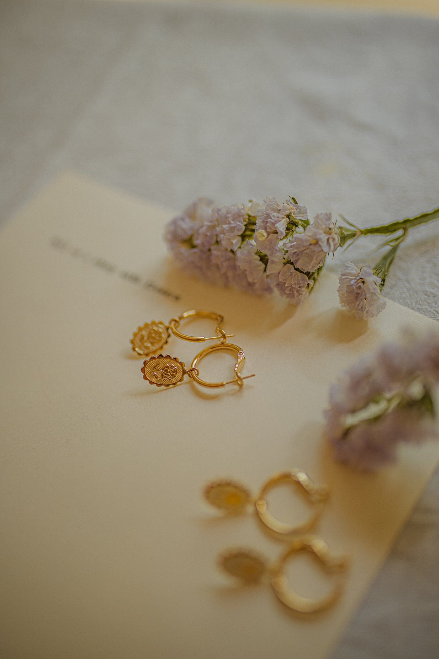 Mini Créoles Thémis Fleurs Or Boucles d'Oreilles Monsieur Simone