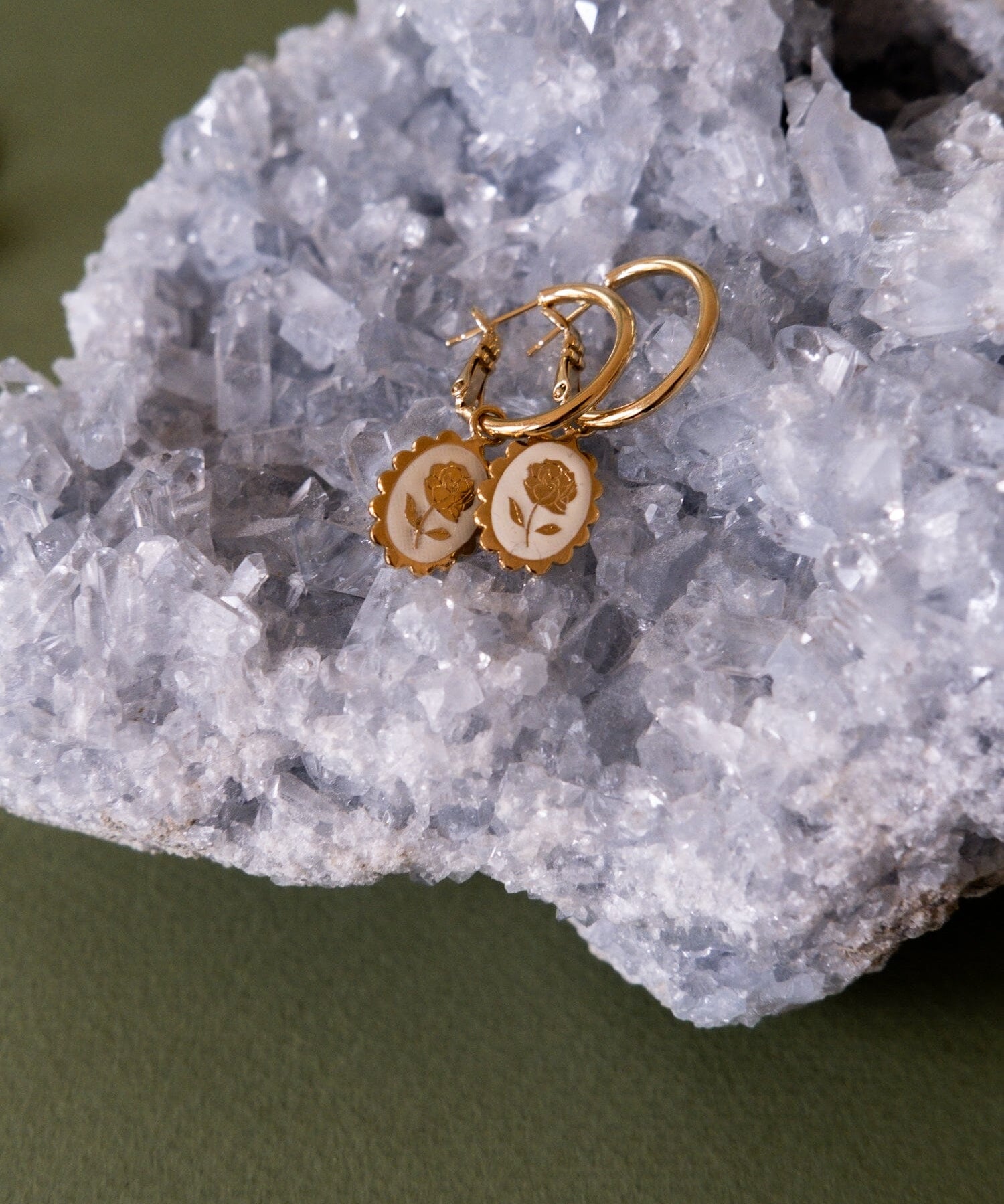 Mini Créoles Thémis Fleurs Or Ivoire Boucles d'Oreilles Monsieur Simone