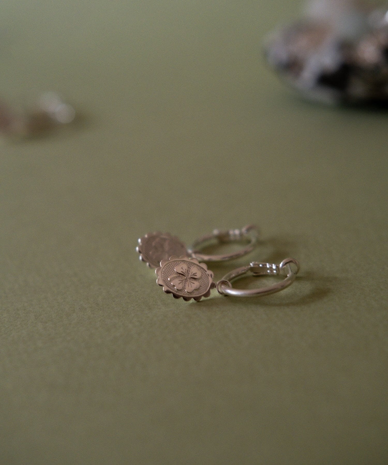 Mini Créoles Thémis Trèfles Argent Boucles d'Oreilles Monsieur Simone
