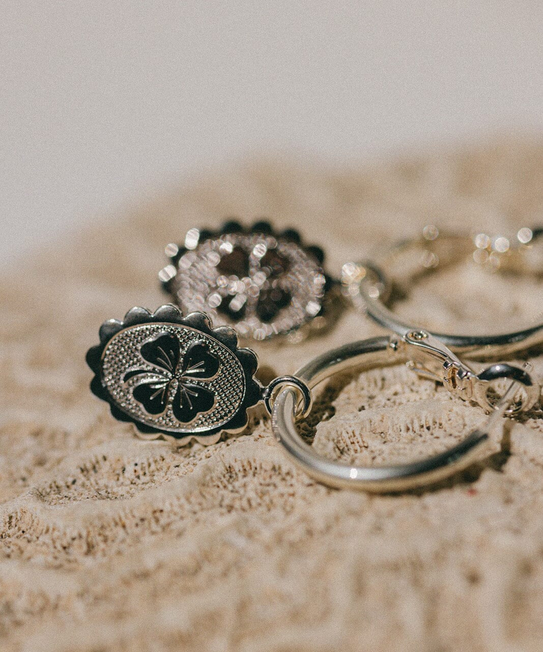 Mini Créoles Thémis Trèfles Argent Boucles d'Oreilles Monsieur Simone