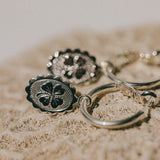 Mini Créoles Thémis Trèfles Argent Boucles d'Oreilles Monsieur Simone