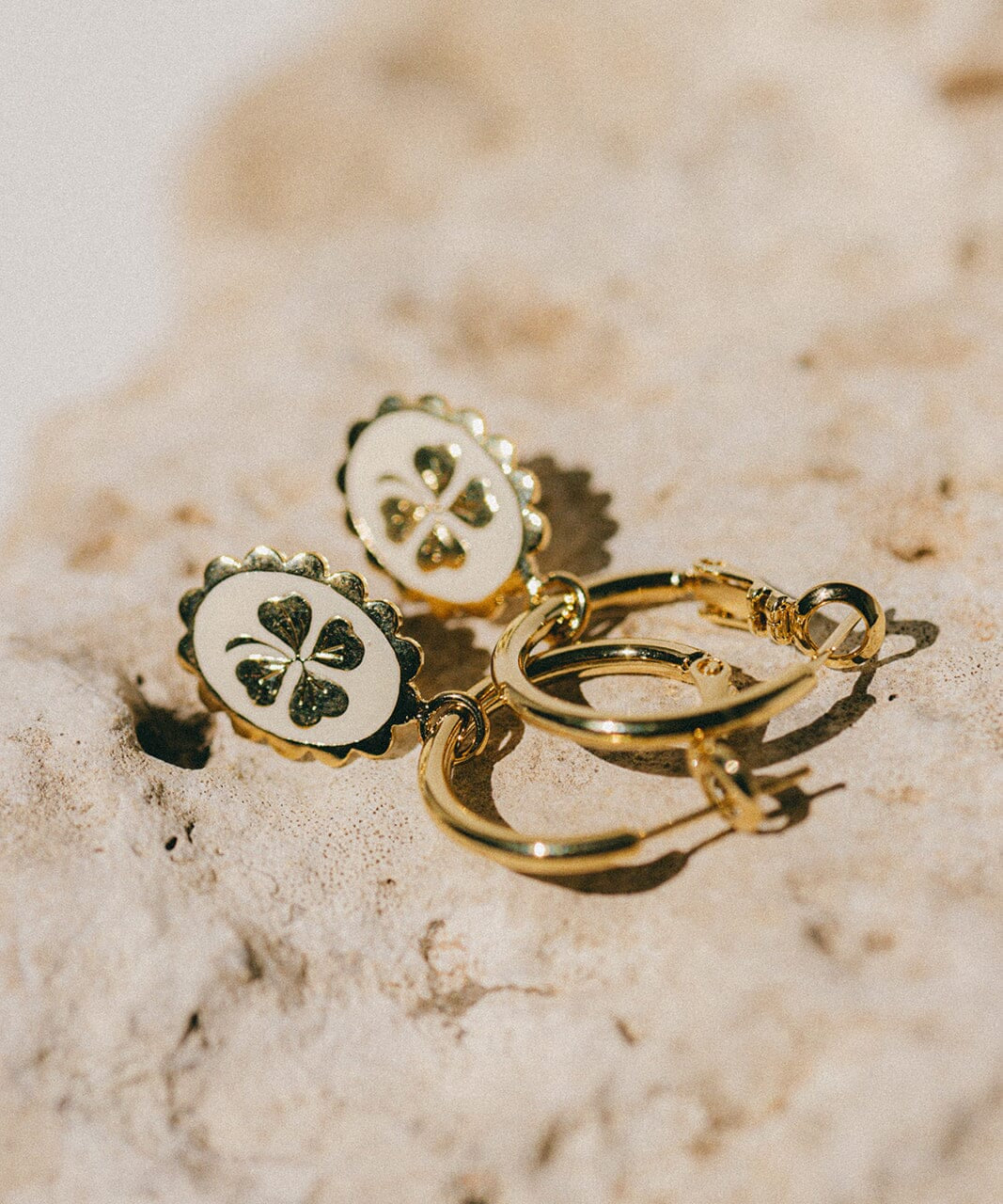 Mini Créoles Thémis Trèfles Or Ivoire Boucles d'Oreilles Monsieur Simone