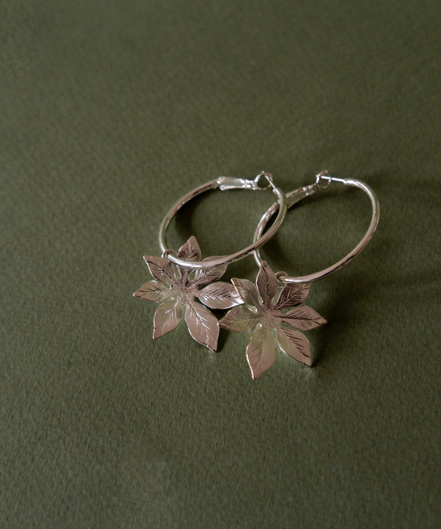 Petites Créoles Chloris Argent Fleurs Boucles d'Oreilles Monsieur Simone