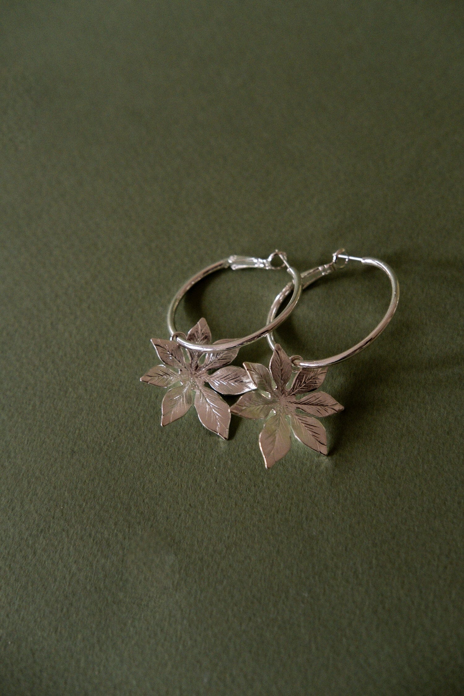 Petites Créoles Chloris Argent Fleurs Boucles d'Oreilles Monsieur Simone