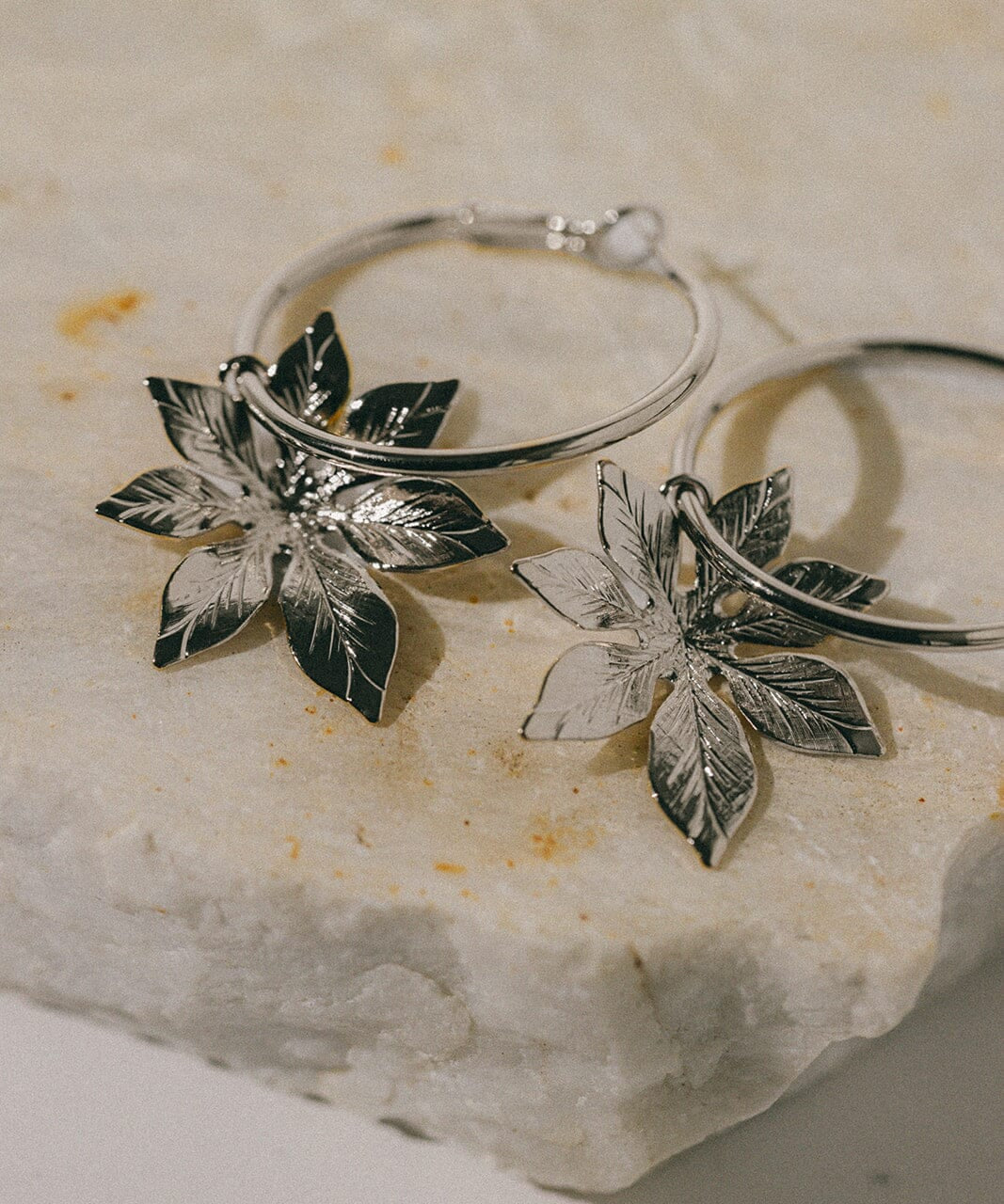 Petites Créoles Chloris Argent Fleurs Boucles d'Oreilles Monsieur Simone