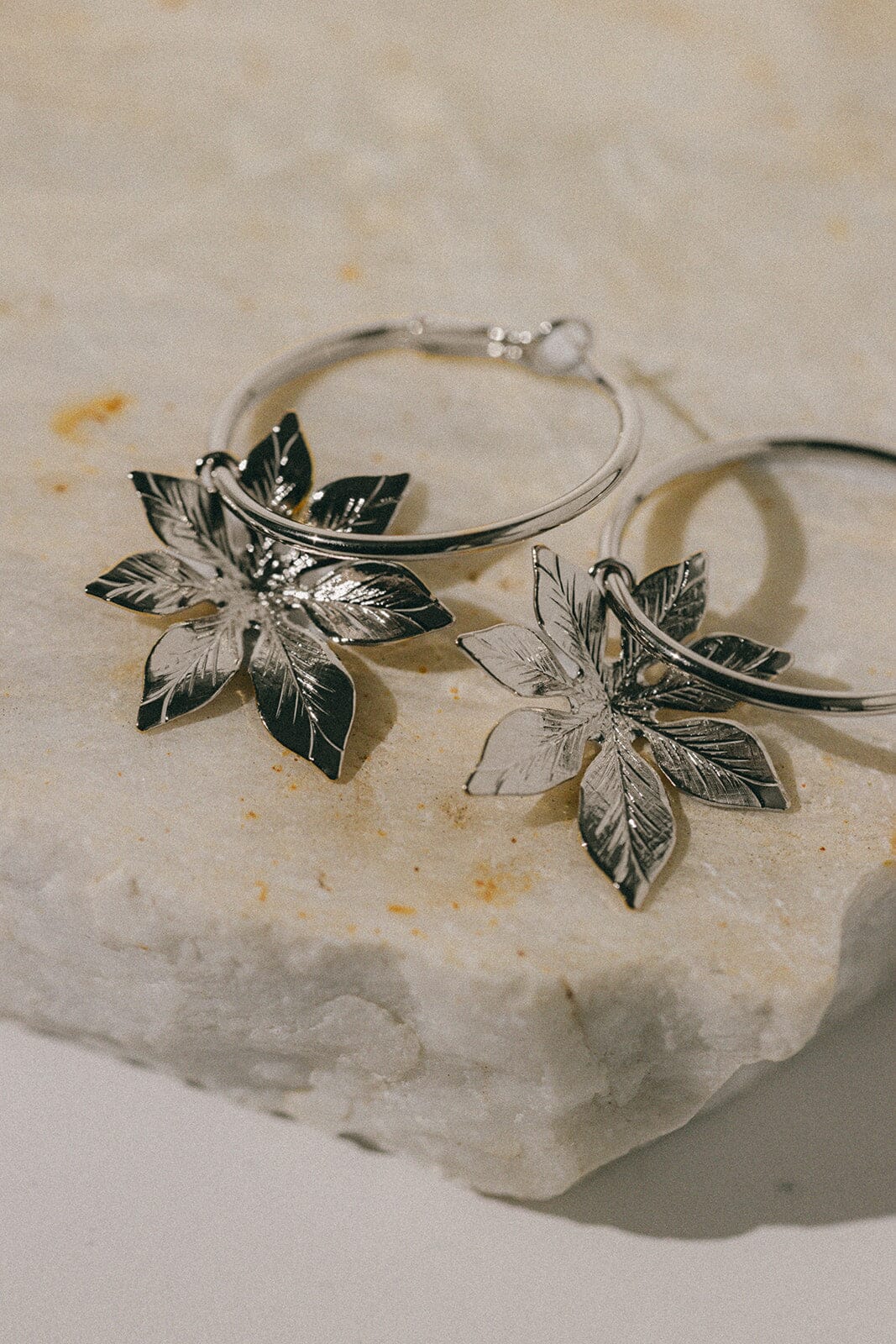 Petites Créoles Chloris Argent Fleurs Boucles d'Oreilles Monsieur Simone