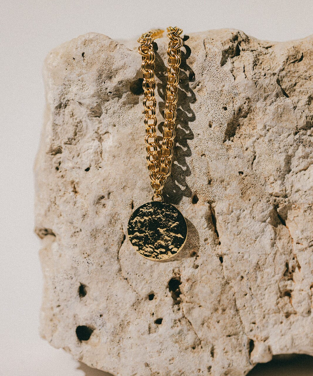 Sautoir Hestia Or Rond Martelé Colliers Monsieur Simone