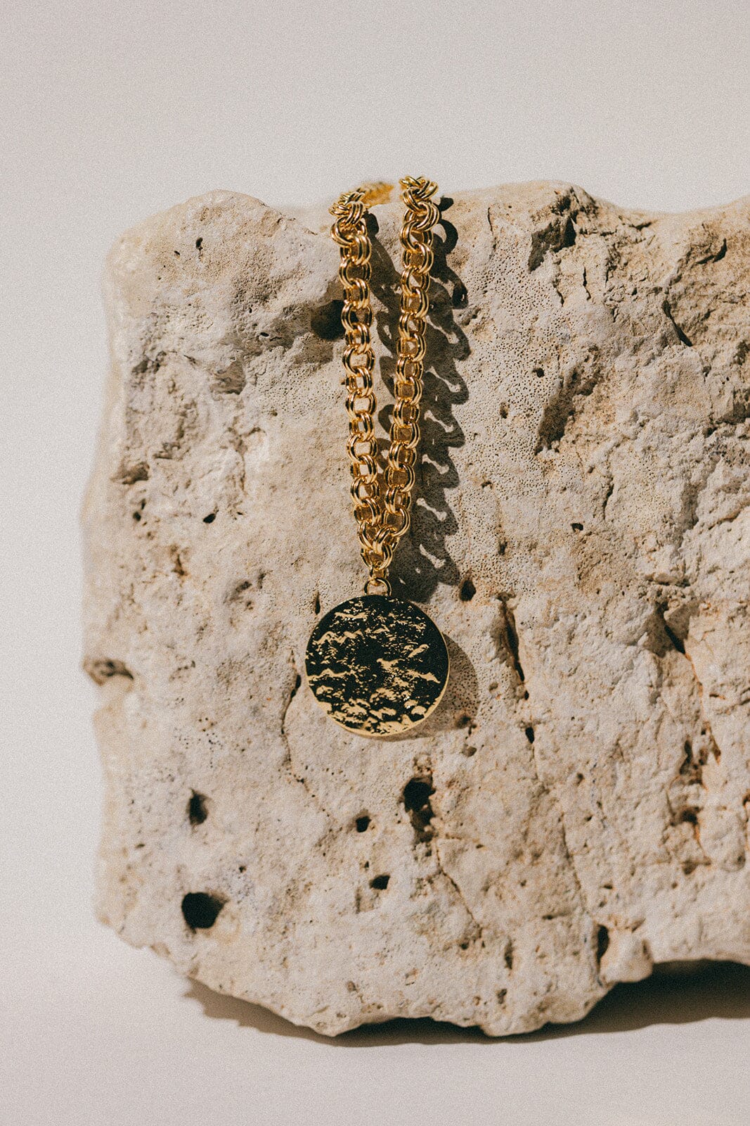 Sautoir Hestia Or Rond Martelé Colliers Monsieur Simone